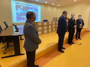 Instituto Universitário Militar entrega de bens alimentares, roupas e brinquedos à Cruz Vermelha Portuguesa
